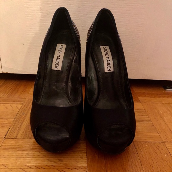 Steve Madden studded heels - Picture 2 of 3